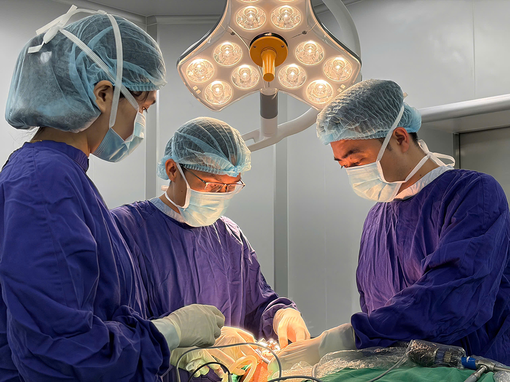 Vinmec Nha Trang tiên phong đưa kỹ thuật phẫu thuật nội soi điều trị ung thư tuyến giáp không sẹo về Khánh Hòa

